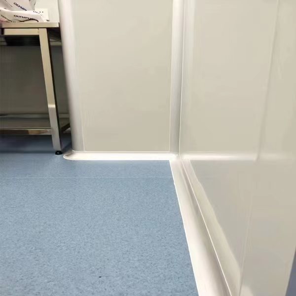 侻